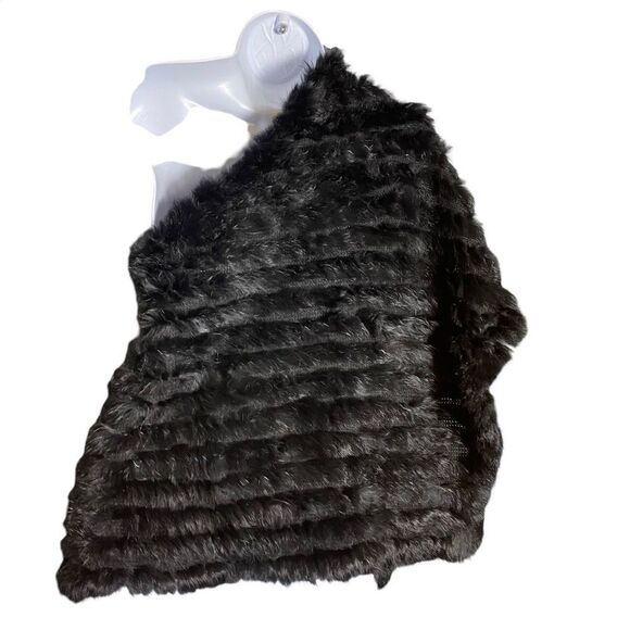 Black Faux fur high low poncho OSFM - Picture 3 of 5